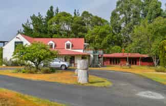 Restaurant, cellar door, function centre