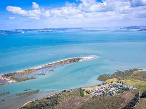 33 Birds Beach Road, Tapora