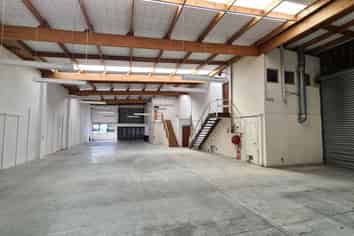 CBRE - Strandalone Warehouse and Office Available 