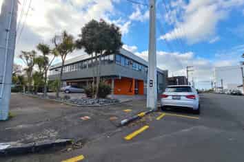 CBRE - Strandalone Warehouse and Office Available 