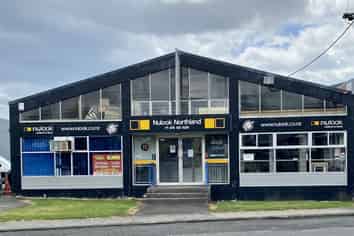 Industrial and showroom in central Kamo