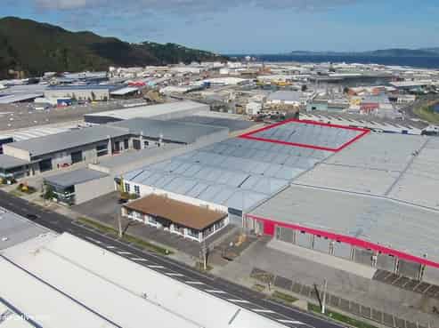 A warehouse option with scale