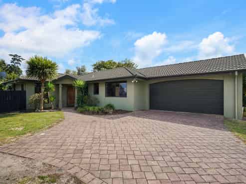 16 Aria Court, Fairview Downs