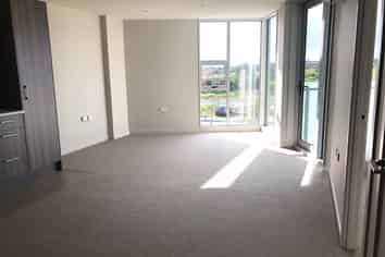 102/3 Rose Garden Lane, Albany