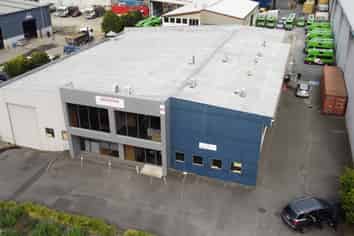 Road Front, free-standing Industrial