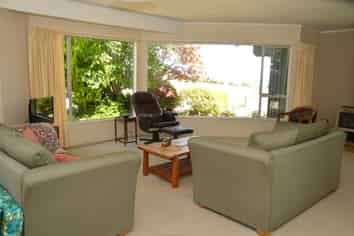 24 Taharepa, Hilltop