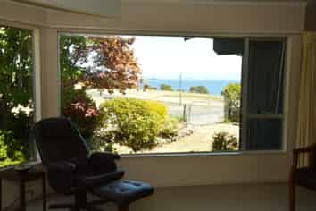 24 Taharepa, Hilltop