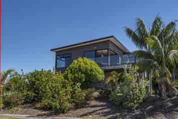 5 Paradise Point Place, One Tree Point