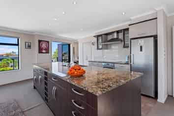 5 Paradise Point Place, One Tree Point