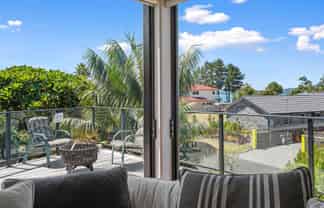 5 Paradise Point Place, One Tree Point