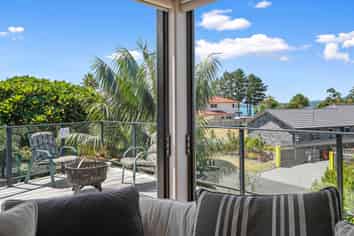 5 Paradise Point Place, One Tree Point