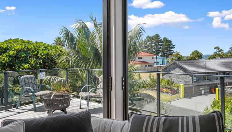 5 Paradise Point Place, One Tree Point