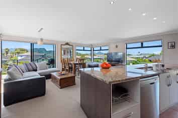 5 Paradise Point Place, One Tree Point