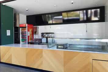 Popular corner site at the Manukau Bus Station