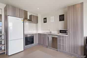 402/3 Rose Garden Lane, Albany