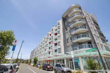 402/3 Rose Garden Lane, Albany