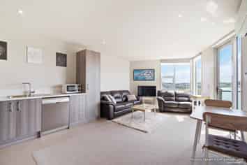 402/3 Rose Garden Lane, Albany