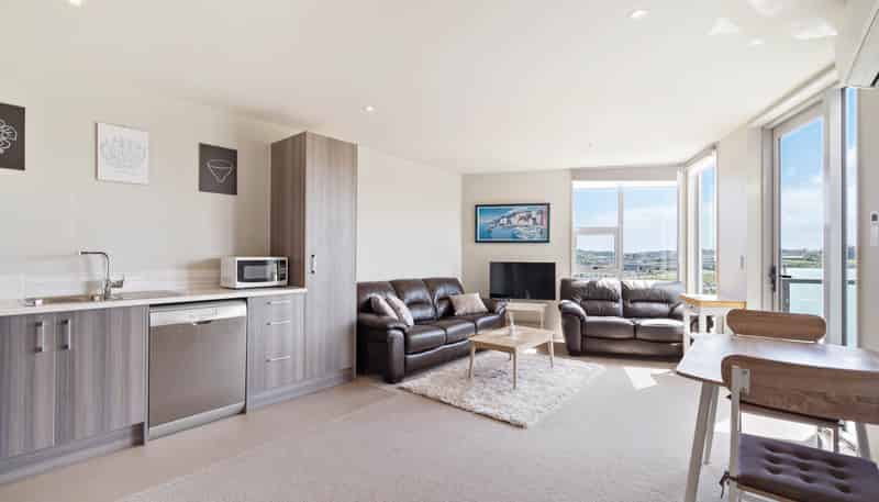 402/3 Rose Garden Lane, Albany