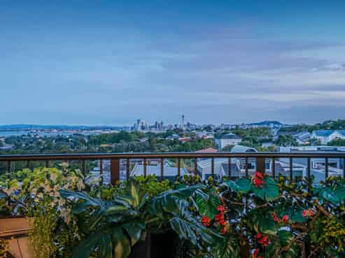 43/241 Hinemoa, Birkenhead