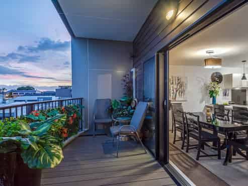 43/241 Hinemoa, Birkenhead