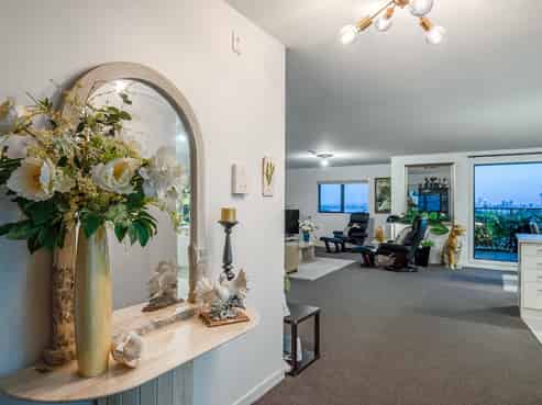 43/241 Hinemoa, Birkenhead