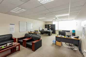 ALBANY INVESTMENT OR OWNER OCCUPIER OPPORTUNITY