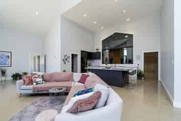 211 McArthur Road, Alexandra