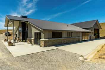 211 McArthur Road, Alexandra