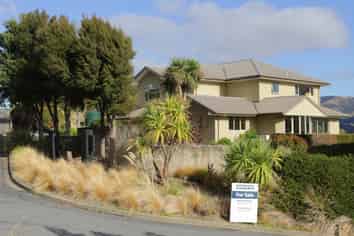 2 Kanuka Place, Robinsons Bay