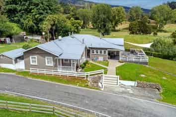 2 School Road, Tiniroto