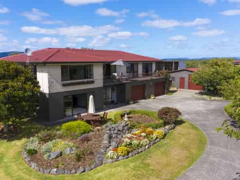 24 Elbow Road, Aka Aka