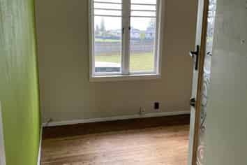 Stand-alone house available for commercial lease 