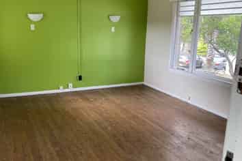 Stand-alone house available for commercial lease 