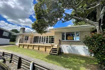 Stand-alone house available for commercial lease 