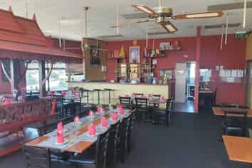 BEST CONVENIENCE FOODIE PREMISES ON THE SHORE