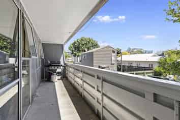 8/6 Opoia Road, Hamilton East