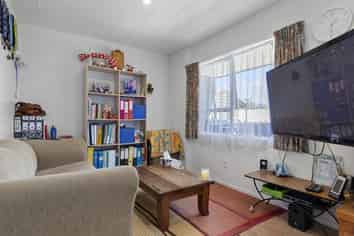 8/6 Opoia Road, Hamilton East