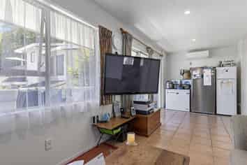 8/6 Opoia Road, Hamilton East