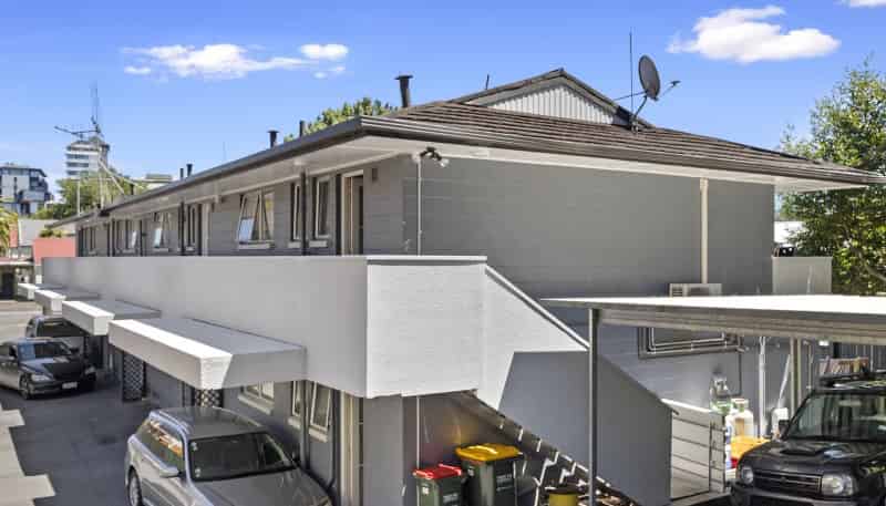 8/6 Opoia Road, Hamilton East