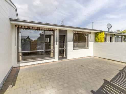 2/53 Grenville Street, Waltham