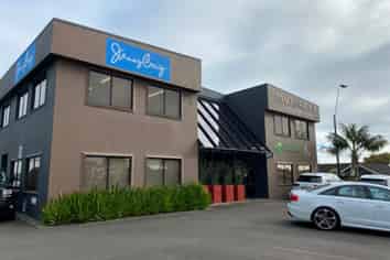 PROMINENT A-GRADE OFFICE WITH PARKING