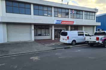 Large Warehouse in Prime location