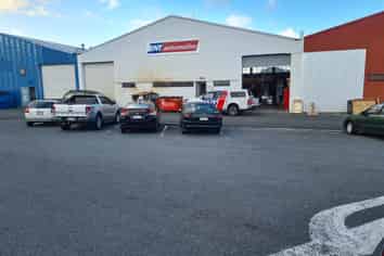 Large Warehouse in Prime location