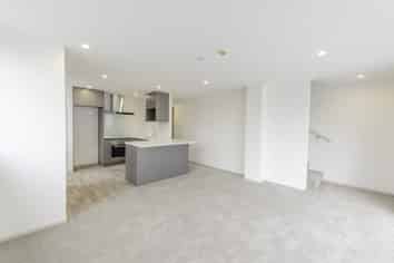 2/378 Worcester Street, Linwood