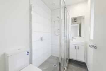 2/378 Worcester Street, Linwood