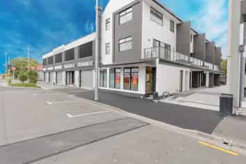 2/378 Worcester Street, Linwood