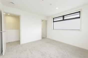 2/378 Worcester Street, Linwood