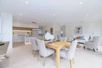 33 Surf View Crescent, Red Beach