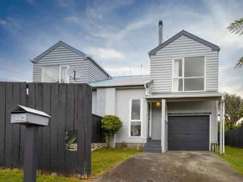 17B Colchester Crescent, Newlands