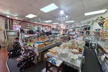 PREMIUM NEW LYNN RETAIL